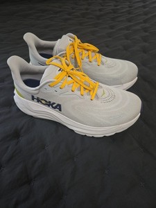 Hoka One One Men\'s 10.5 Wide Arahi 6 White Sneakers No Laces FLAW Hoka Arahi 6 Mens Wide | eBay main image 2