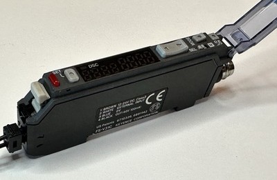 Keyence FS-V21R Digital Fiber Optic Sensor Amplifier 12-24VDC NPN