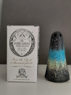 York Ghost Merchants Gespenst groß Nordlichter Nachthimmel blau Aurora