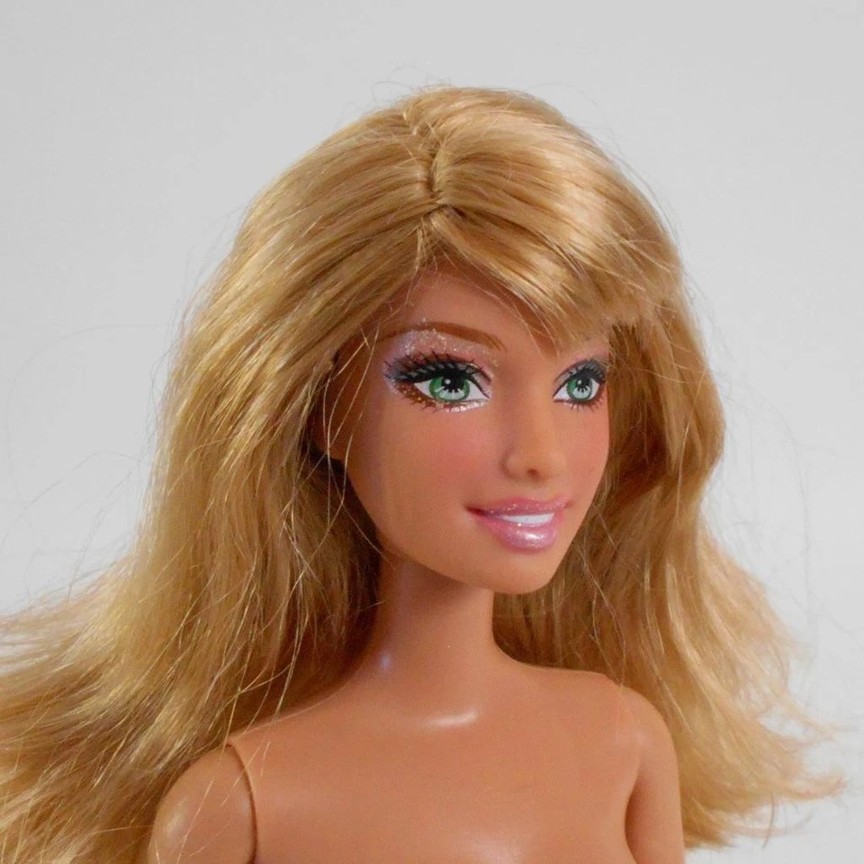 Moda Fever Barbie cabello rubio con flequillo brillo maquillaje años 2000 Foto 3 de 4