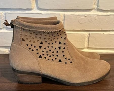 Minnetonka Womens Suede Ankle Boots Great Condition - Size 7