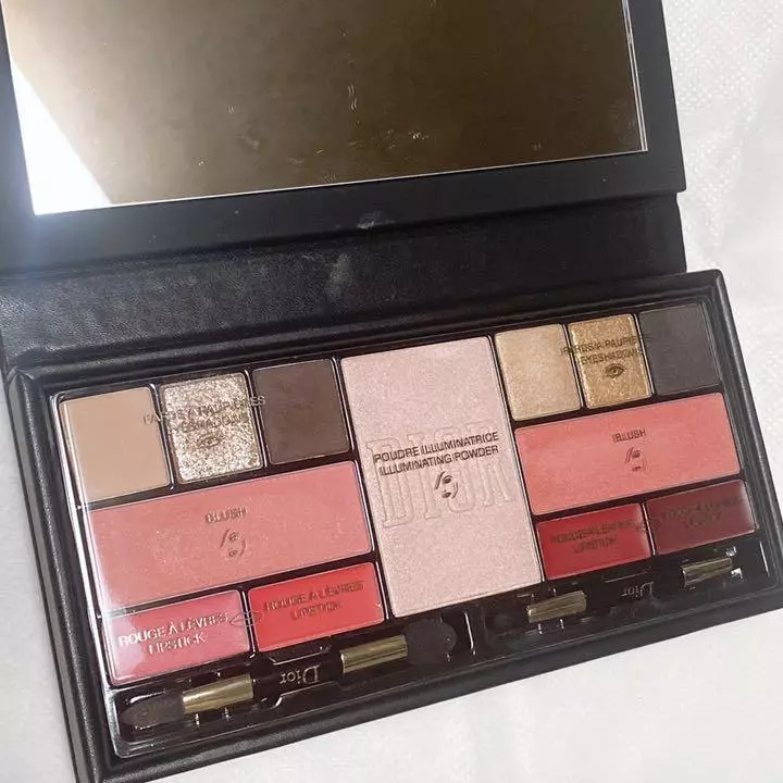 Dior Christmas Coffret Sparkling Couture Multi Use Palette Pink Red Brown Japan