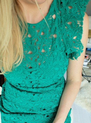 Robe Zara Verte à Jabot Guipure - Taille M - Longueur Midi - Occasion Très Bon État