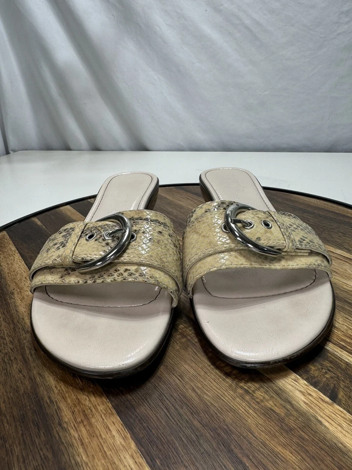 Connie 凉鞋女式 7.5 码人造蛇皮扣懒人鞋意大利制造 — 第 4/4 张图片