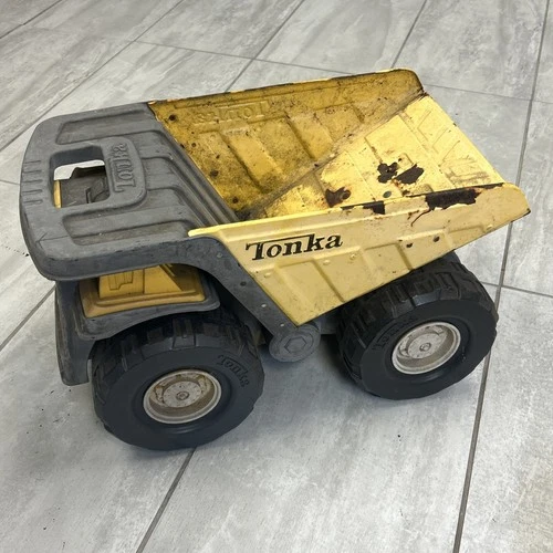 Tonka Large Steel Heavy Duty Toughest Mighty Dump Truck 90667 20"x12