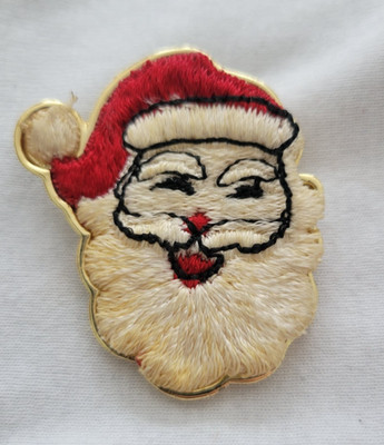 Beatrix  BJ Vintage SANTA CLAUS Embroidered Laughing Face Brooch Pin Gold Tone