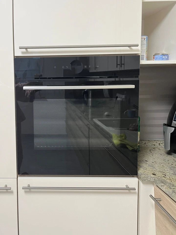 Bosch Einbaubackofen HBG7741B1 Energieeffizienz A+, 71 Liter, mit Pyrolyse Funkt - Bild 2 von 4