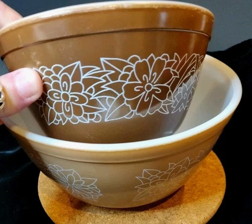 Vintage Rare Pyrex Woodland Brown Nesting Mixing Bowls 402 401 Set of 2 EUC