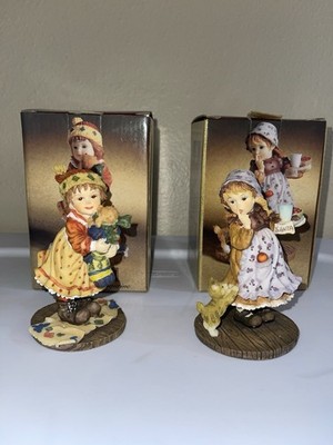 2 Home Trend Figurines Old Time Style Dog Cat  Girls