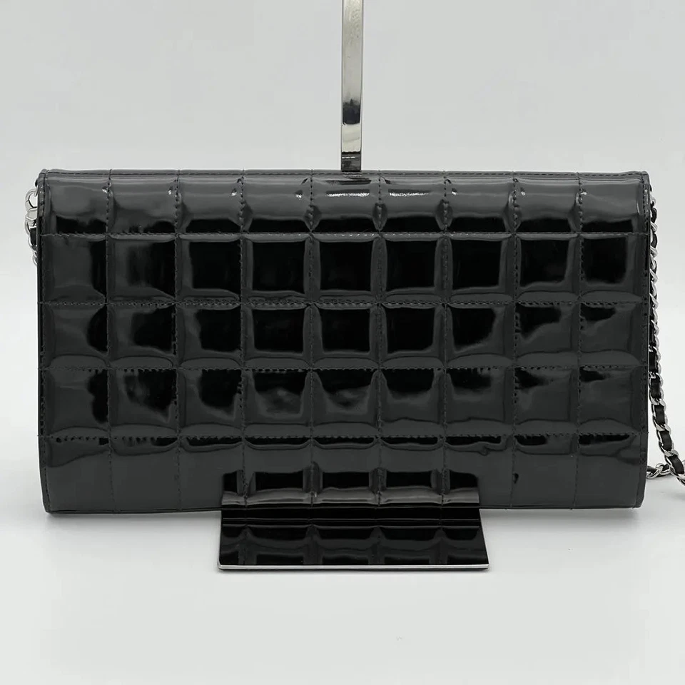 Bolso de hombro DDP CHANEL charol barra de chocolate cadena negro plata herrajes Foto 2 de 4