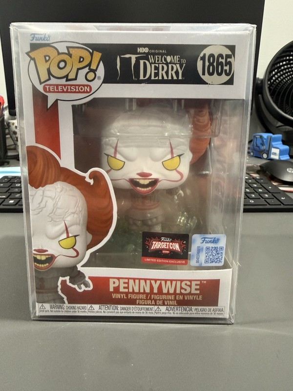 Funko Pop! Vinyl: It - Pennywise - Target (Exclusive) #1865 {Protective Case}