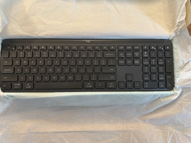 Logitech Signature Slim K950 Wireless Keyboard; Bluetooth Connection; No Dongle
