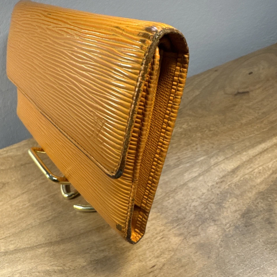 Auténtica Cartera LOUIS VUITTON Epi Porte Tresor Internacional Triple Mandarín Foto 4 de 4