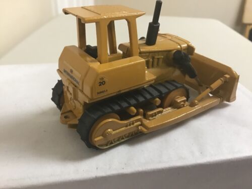 Ertl International TD20 Series E Bulldozer 1:64 - Picture 11 of 14