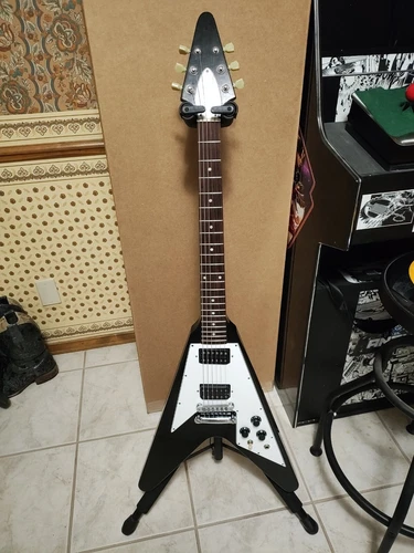 Gibson Flying V 1999 67' RI Ebony Black w/OHSC & 3 Pickguards ROCK BOTTOM PRICE