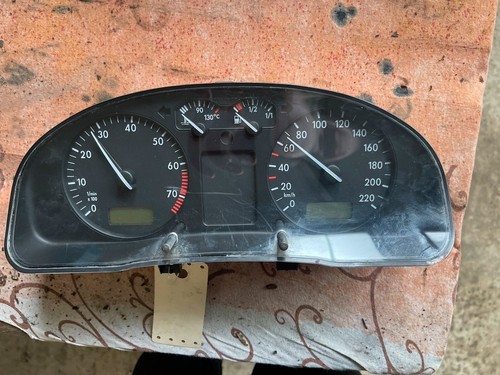 VW Passat 3B Tacho Tachometer Kombiinstrument 1.9 TDI 114 km