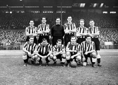 Newcastle United team group: Bobby Cowell Joe Harvey Jack Fairbrot- Old Photo