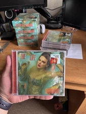 Taylor Swift The Life of a ShowGirl CD  + Hand Signed Photo 1 