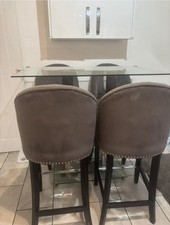 High Glass Table And 4 Stools 