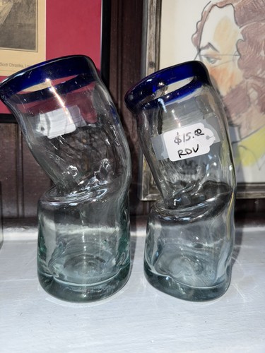 Schönes mundgeblasenes mexikanisches Kunstglas gebogen Becher/Vase/blau
