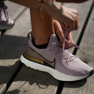 ナイキ レディース リアクト インフィニティ Nike React Infinity Run Flyknit ランニングシューズ Plum Fog/Black/llic Gold s-l400.jpg