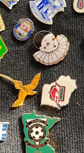Lot of 246 pcs Enamel Shocker / soccer pins brooch pin - Picture 13 of 13