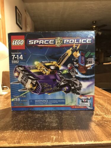 LEGO Set 5982 - Space Police - Smash’n’Grab Set With Box & Instruction Manuel.