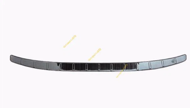 Protector de parachoques trasero de titanio negro para Volvo V90 2018-2024 Foto 3 de 4