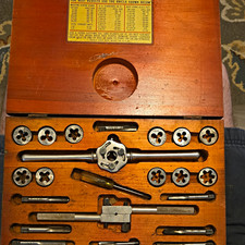 Dunlap Tap Die Set Standard SAE 16-Piece Metal Tools in Brown Wooden Case