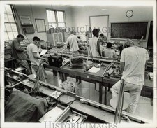 1971 Press Photo Students at Dade County Stockade typewriter repair class thumbnail