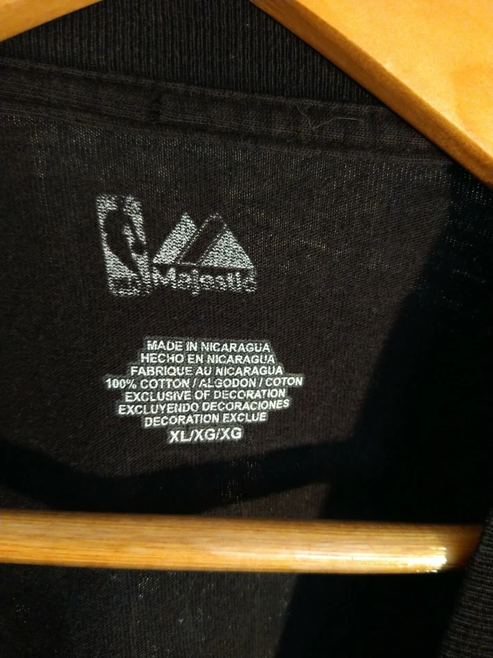 Vintage Miami Heat T-shirt LeBron James Size XL basketball nba - Image 4 of 4