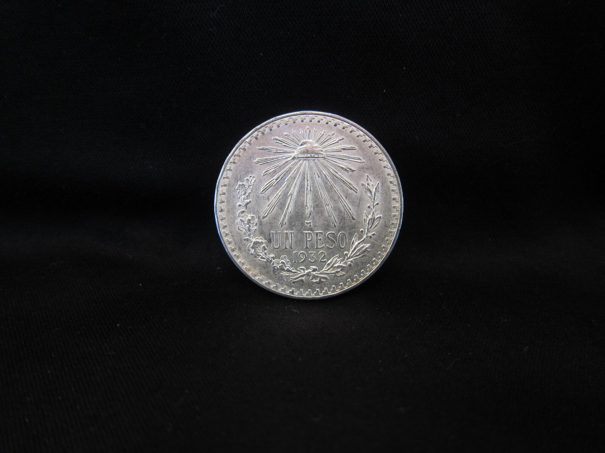 1932-1945 Mexico .720 Silver 1 Peso Large Cap & Ray Random