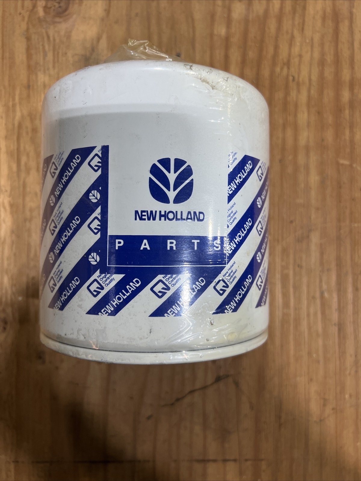 Genuine New Holland NOS/OEM Oil Filter Part# 86546615 E7NN6714BB 