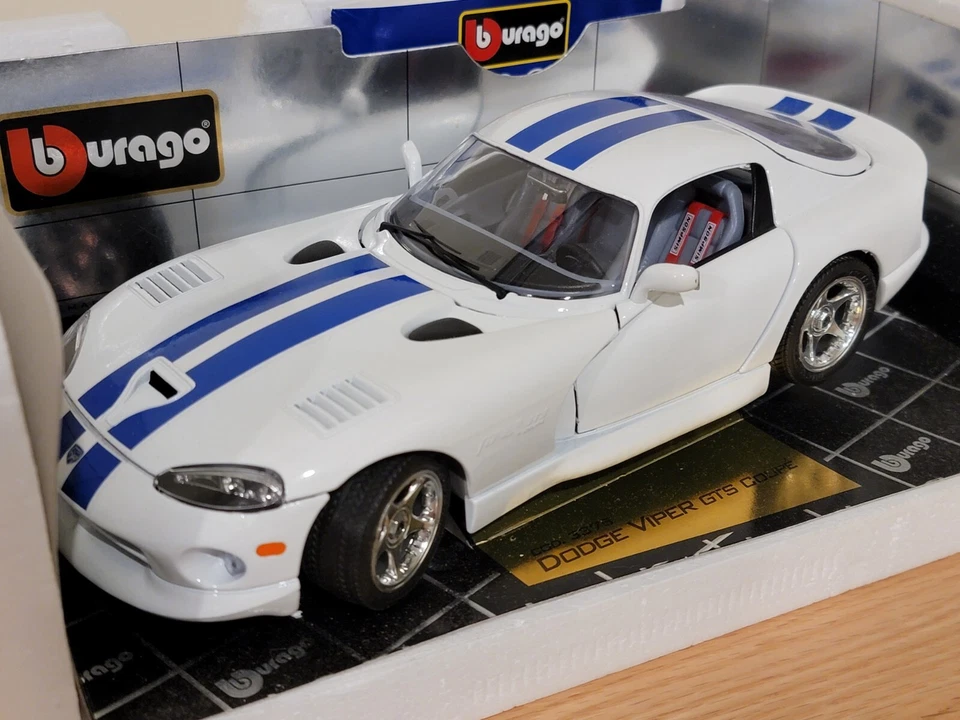 Dodge Viper GTS Burago 1997 cupé 1/18 con caja original/soporte de exhibición Foto 4 de 4