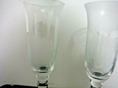 Vietri Classic Champagne, Lot of 2 Glasses, Scallop Etching Design - Picture 3 of 8