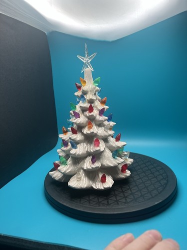VTG Unmarked white ceramic Christmas tree with multicolor lights and base - Picture 6 of 14