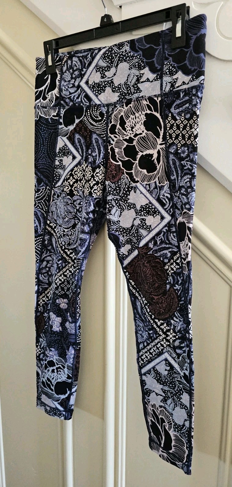 EUC ATHLETA Patchwork Salutations 7/8 Leggings Na… - image 10