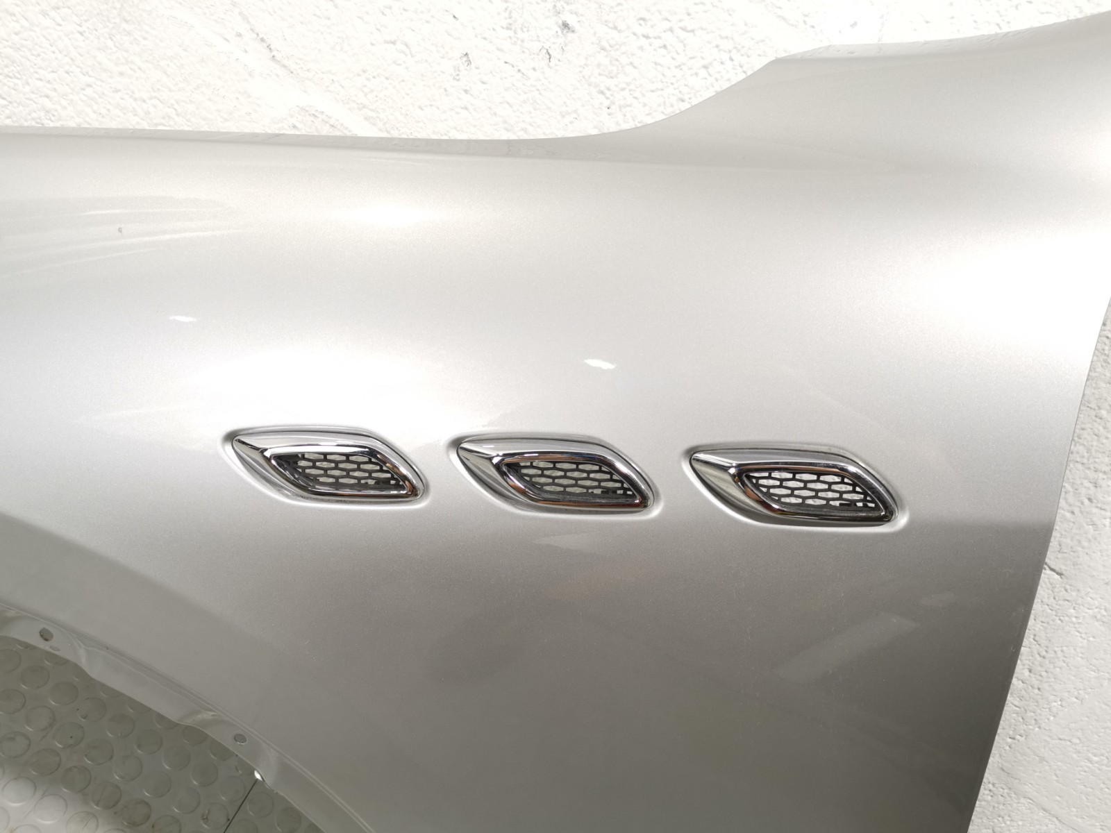 Maserati Levante 3.0 L AWD 2017 Front Left Silver Color Fender Cover OEM