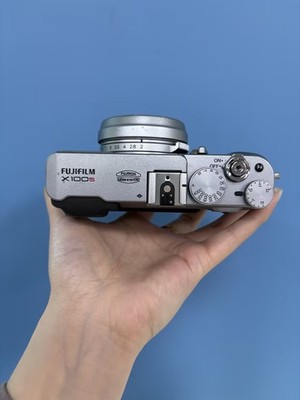 Fujifilm X100S 16.3MP Compact Hybrid Viewfinder Digital Camera -95
