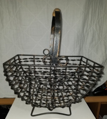 VTG METAL FRUIT/ BREAD EGG BASKET ROUND ANTIQUED BLACK/COPPER TONE 14'' TALL