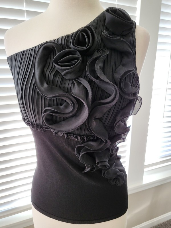 Dolce Cabo – Black One/Cold Shoulder Scalloped Roses Evening Top