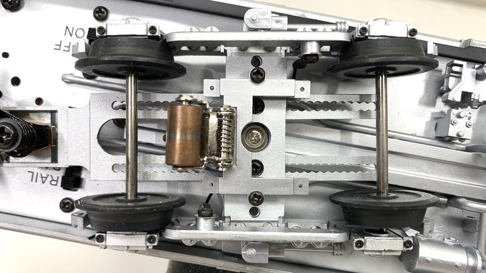 Atlas O California Zephyr VistaDome Chair Car Silver Feather 3