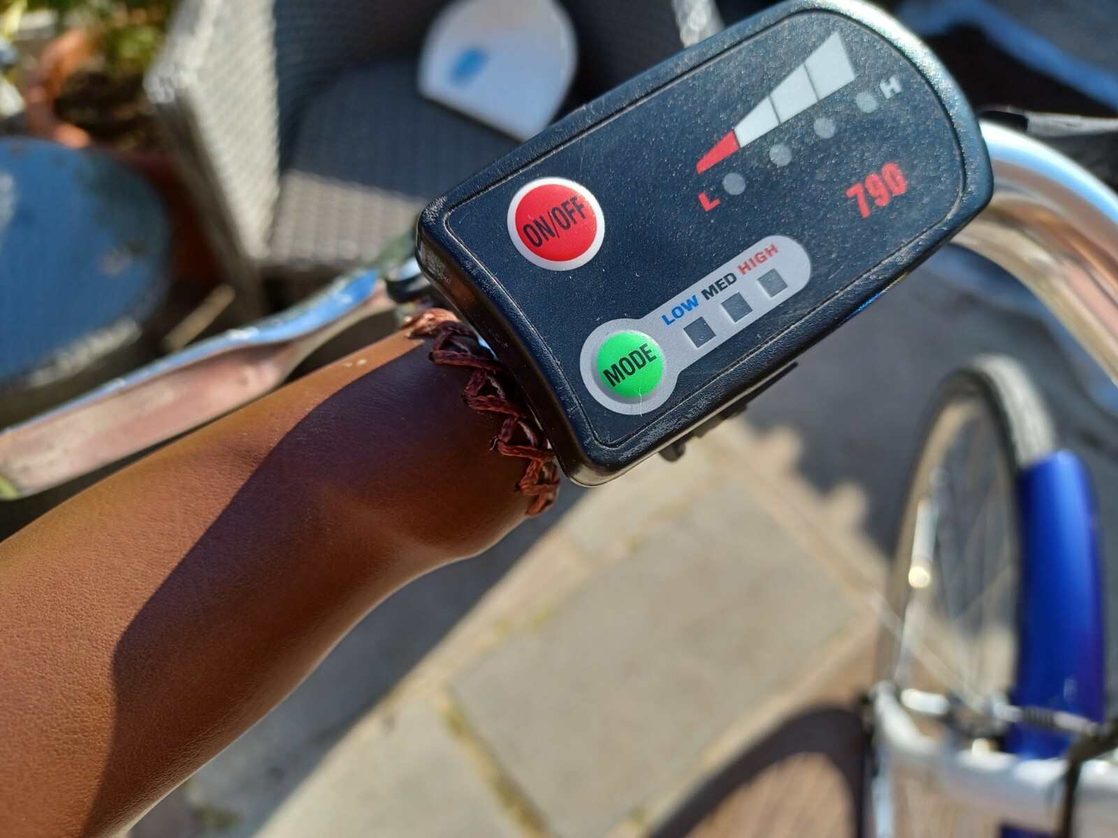 Victoria Pendleton 19" Frame Electric Bike With Charger And Removable