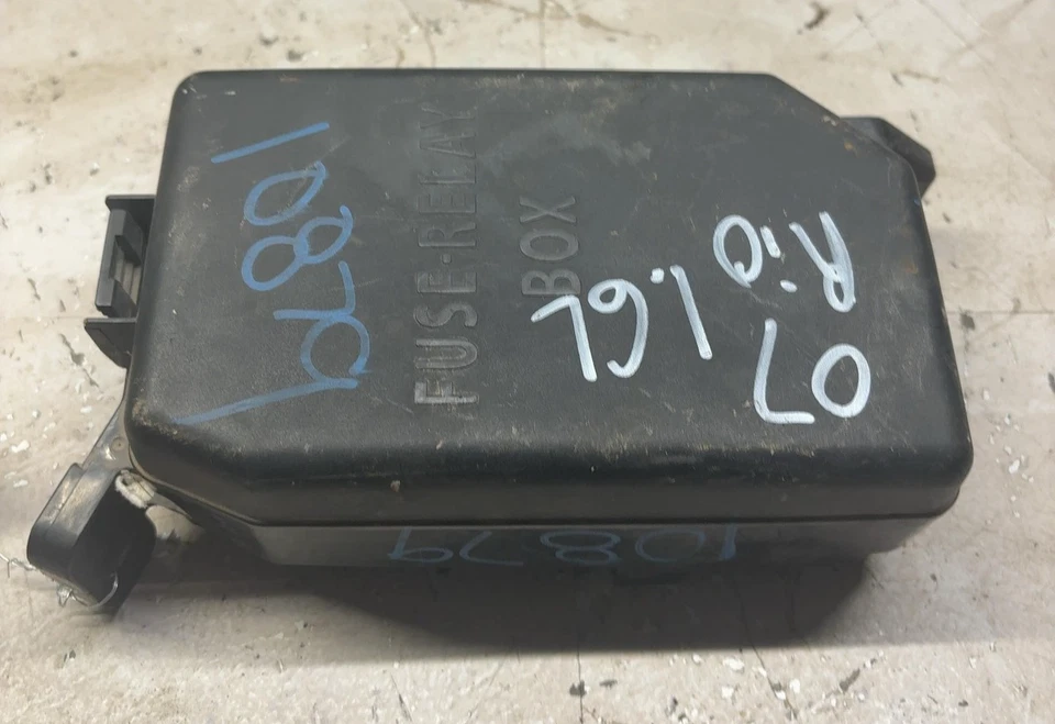 2006-2007 KIA RIO Std Transmission Engine Fuse Relay Box Circuit Block Assembly - Image 3 of 4