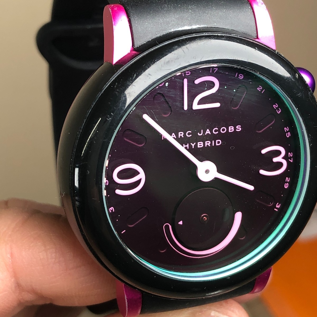 Marc Jacobs Hybrid Women NDW2T Pink Black Rubber Quartz Analog