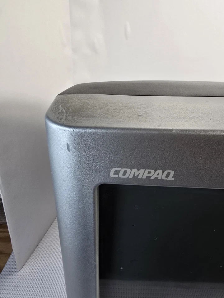 Vintage COMPAQ FS7600 17" Flat CRT Monitor Gaming Computer Great Glass Condition - Image 4 of 4