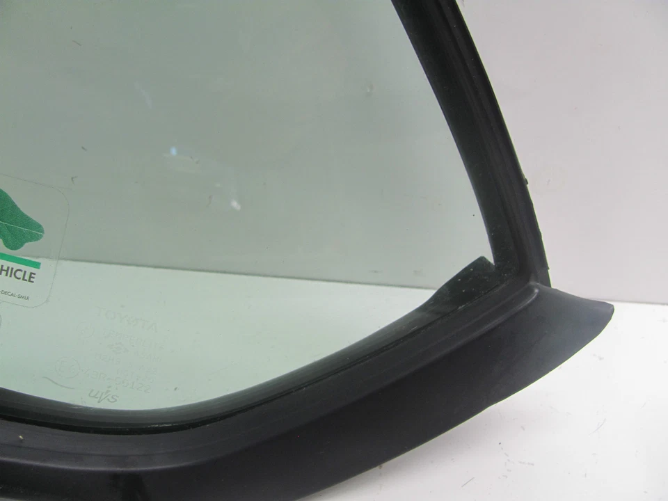 Vidrio de ventilación de ventana de puerta trasera izquierda Toyota Prius 2001-2003 68189-47010 OEM KM501313 Foto 3 de 4