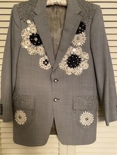 VINTAGE WOMENS BLAZER.     16  Wide  30  Long