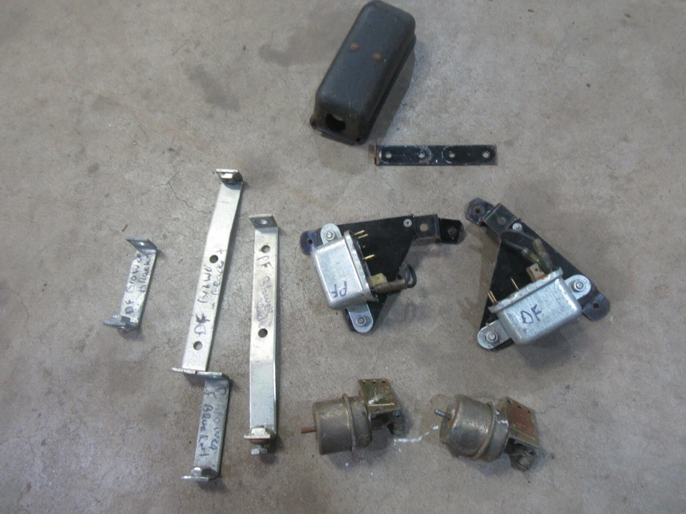 Jaguar XJS 1977 interior misceláneo panel de instrumentos interruptor fusibles piezas  Foto 2 de 2