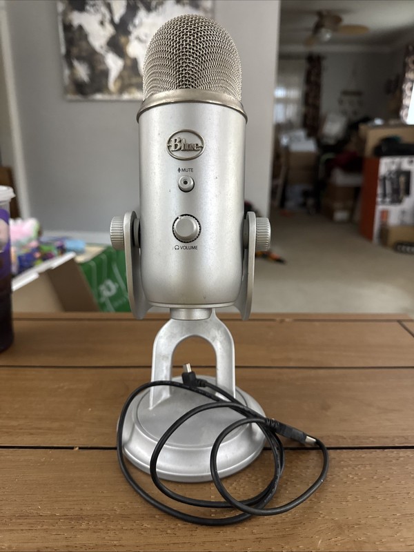 Blue Yeti Professional USB Microphone 988-000103 - Silver - Used